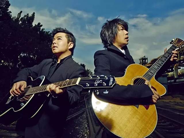 一生有你 水木年华 - 一生有你 ▼ 多少人曾爱慕你年轻时的容颜 恐