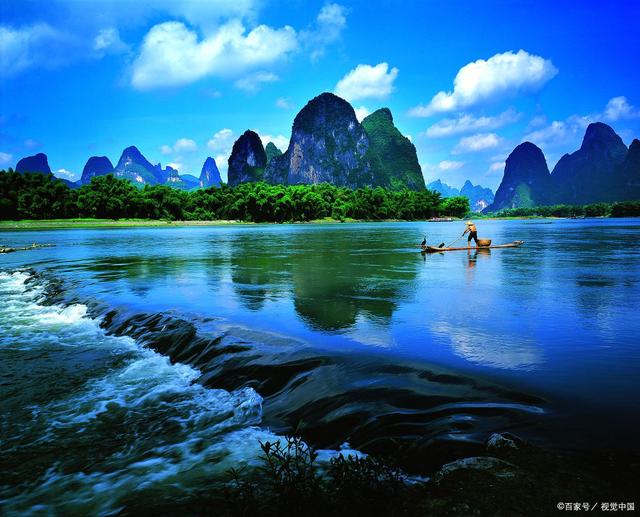 漓江景区是世界上规模最大,风景最美丽的喀斯特地貌山水区,这里应该就