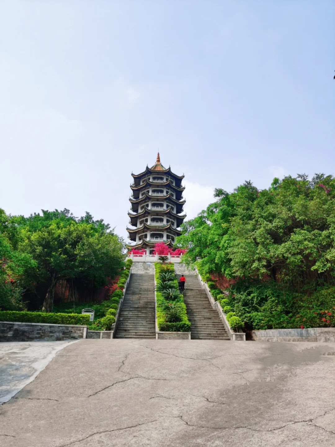 十八罗汉山,位于南沙区大岗镇,海拔最高点127.