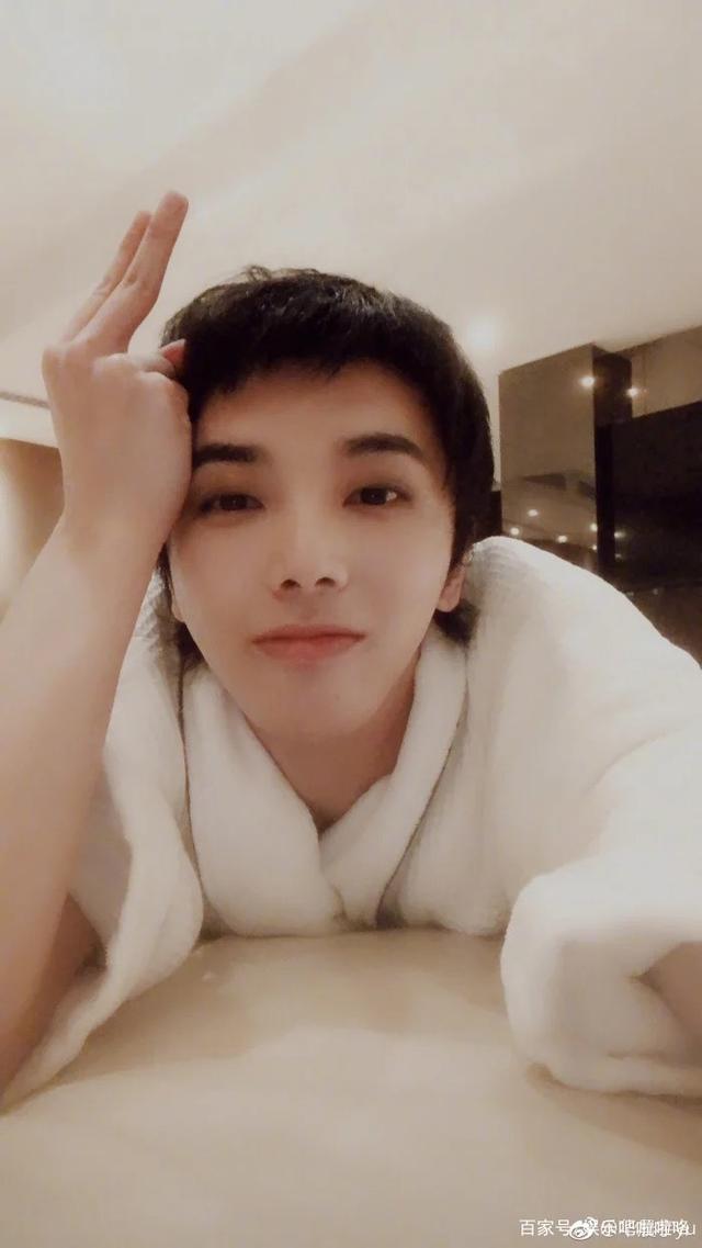 华晨宇花花拍照姿势你get到了吗