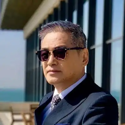 汤镇宗个人资料 - 汤镇宗老婆/身高/年龄/图片 - 星爪时尚网