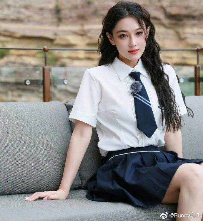 张馨予小学时期的童年照,原装美女,从小美到大的美人胚子