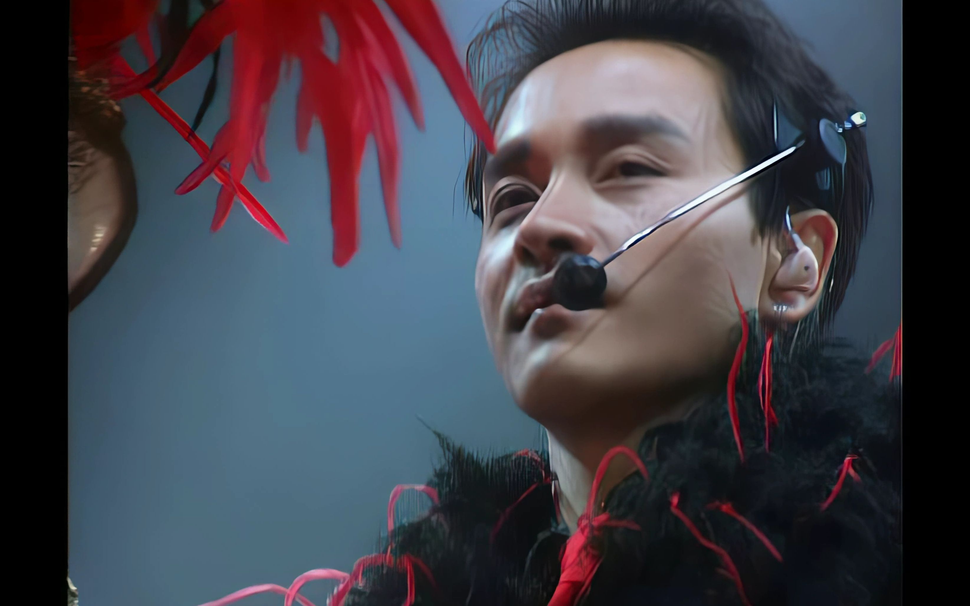 张国荣张国荣跨越97演唱会前奏风再起时ai修复