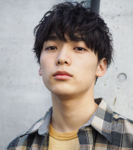 男生日系懒惰发型卷发,清新时尚显脸小的男生卷发