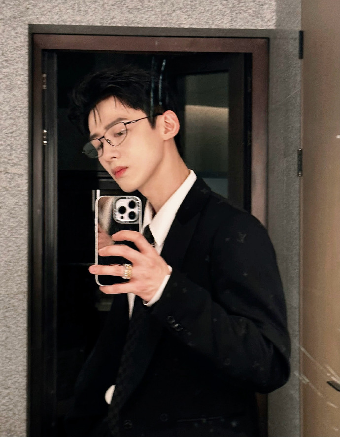 能说吗白敬亭戴眼镜真的很那个070599#谁来救救白敬亭#|#白敬亭