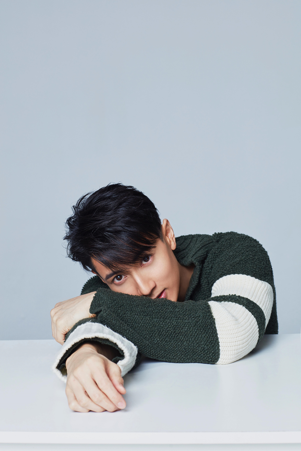 吴尊暖冬写真曝光 型格满分展双重魅力