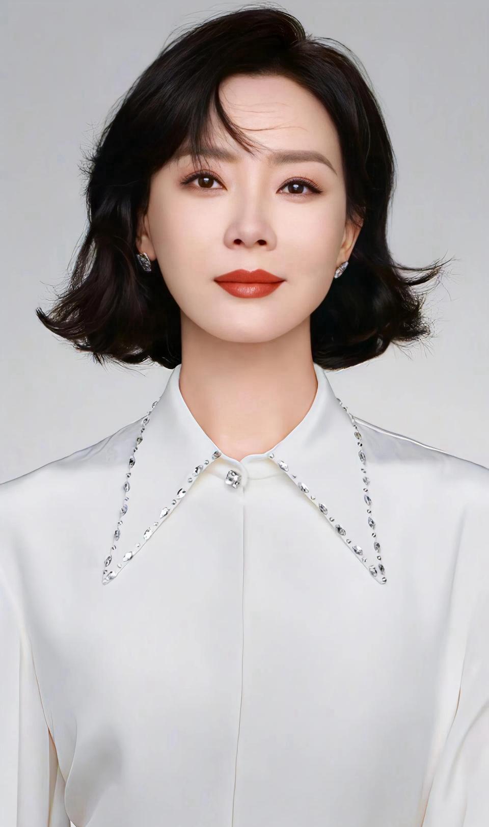 陈数写真最新照片释出,造型惊艳全网,引得网友尖叫不止,尽显女神魅力