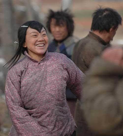 赵丽颖杨幂热巴都扮演过村姑,她邋遢到当地老乡都不敢靠近!