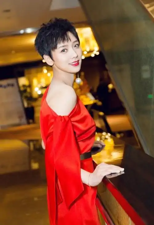 李晓峰成熟气质写真