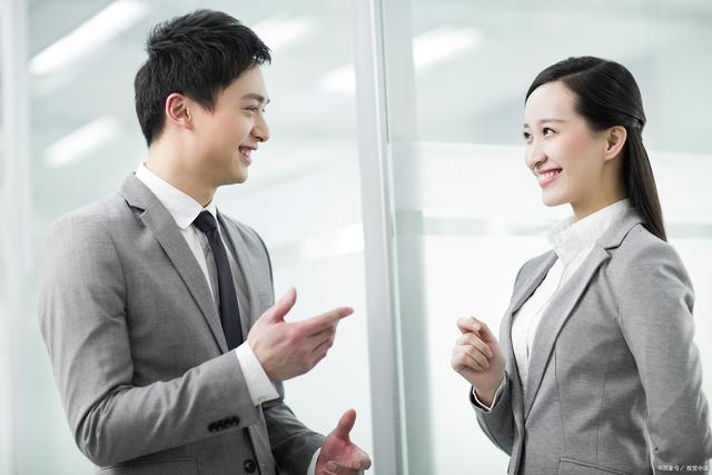 一个职场高情商人士,学会这些说话技巧,与同事领导关系融洽相处
