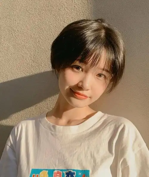 女生圆脸适合什么短发(4款显脸小又可爱短发)