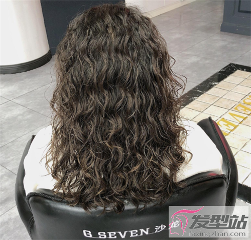 羊毛卷烫发,不同的烫发弧度,烫发幅度,呈现出来的羊