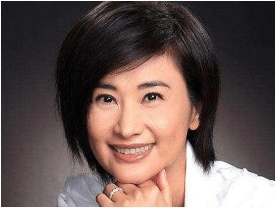 曾是"凤凰卫视一姐",当红时嫁大25岁流浪歌手,今现状如何