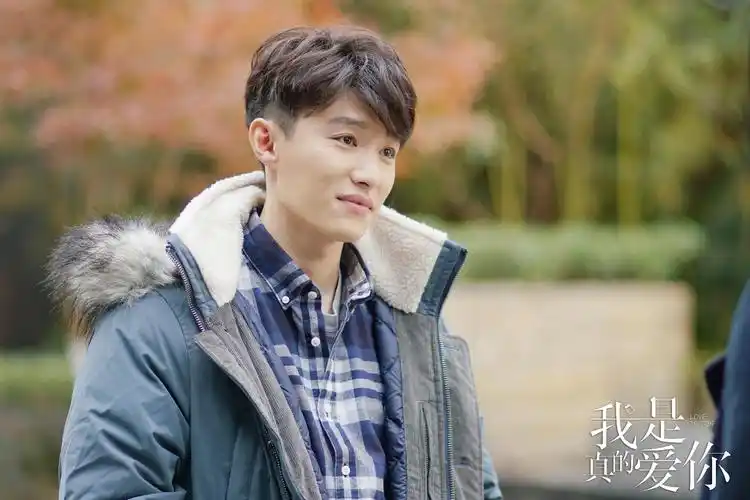 代旭《我是真的爱你》开播 工作宠妻两不误_电视剧_爱特豆