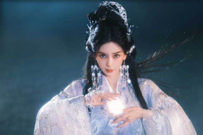 杨颖中秋节写真仙气十足月下浅酌清冷感古装好美