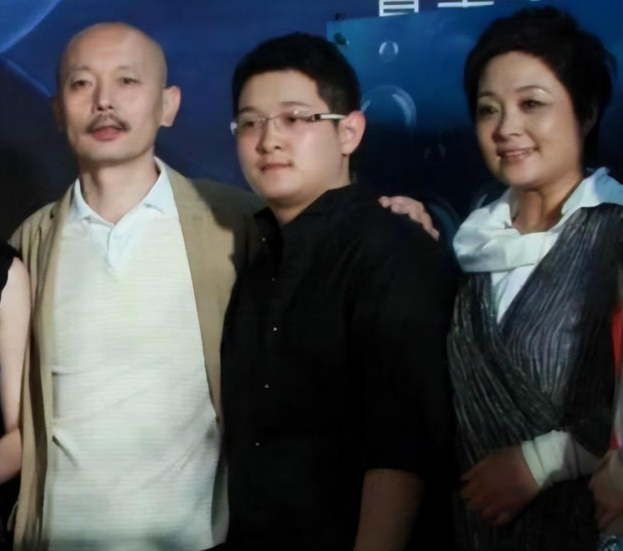 傅彪去世19年了曾经说要帮他养儿子的葛优如今兑现承诺了吗