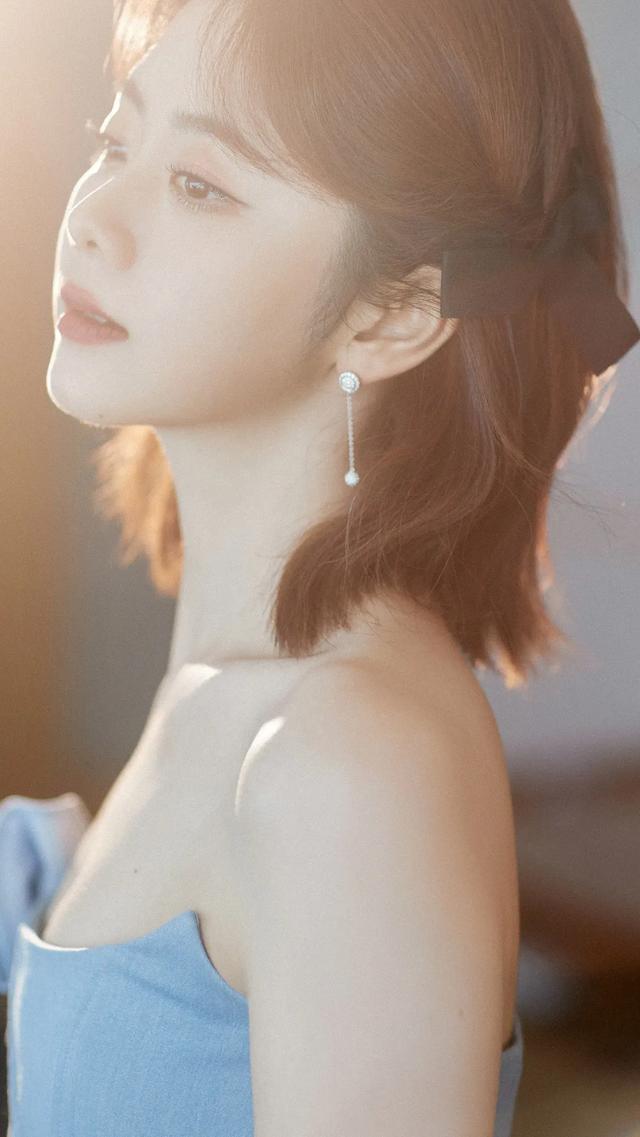 美女系列壁纸第54期-谭松韵