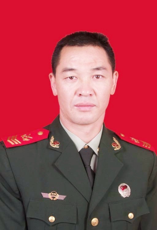 现为消防武警六级士官,水电高级工程师,任云南昆明市消防支队支队长