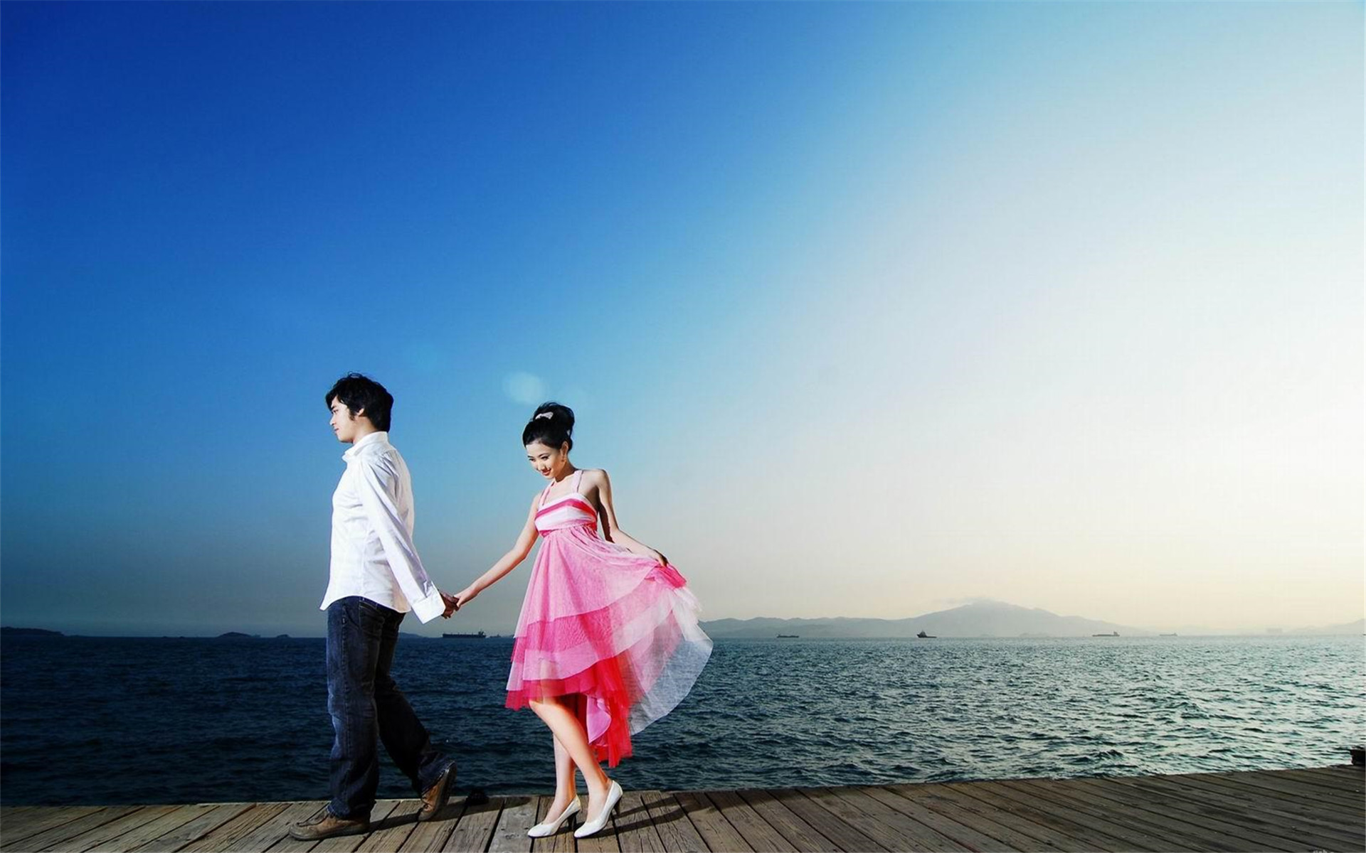 幸福情侣简单浪漫的婚纱照高清壁纸图片