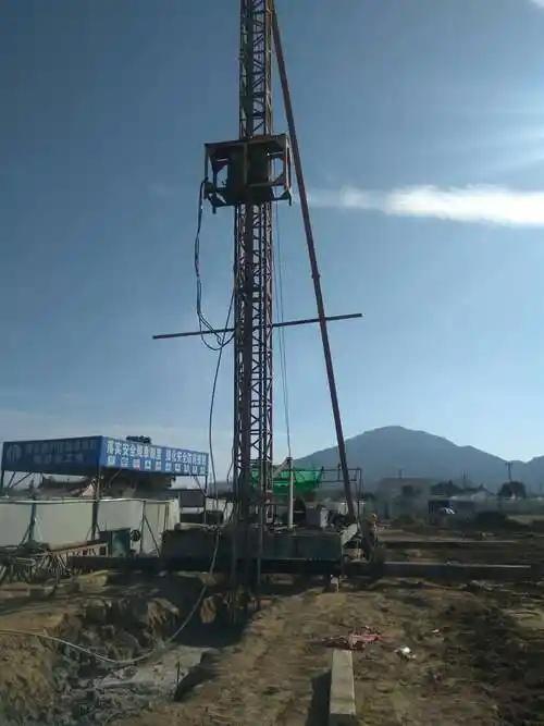图六:双轴水泥搅拌桩施工