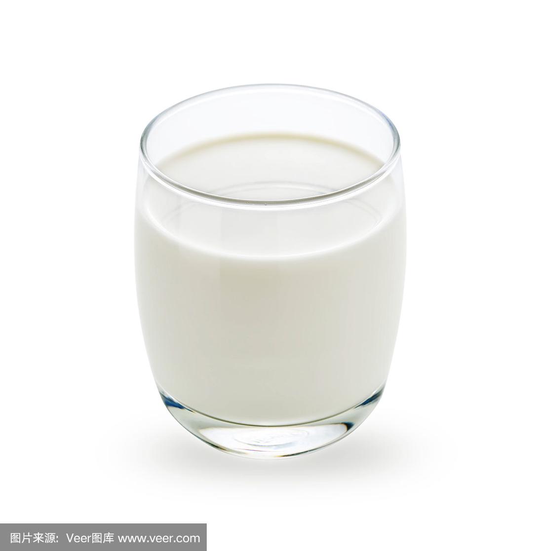 一杯牛奶孤立在白色