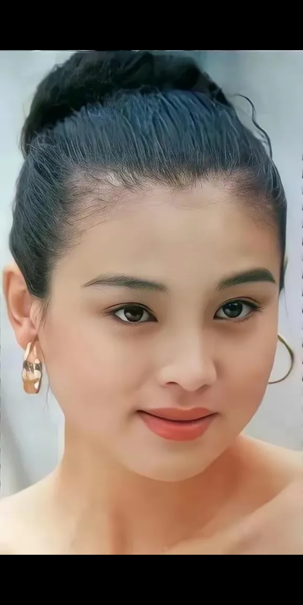 当年,英宁向刚生下女儿不久的妻子赵明明提出离婚,赵明明追问原因