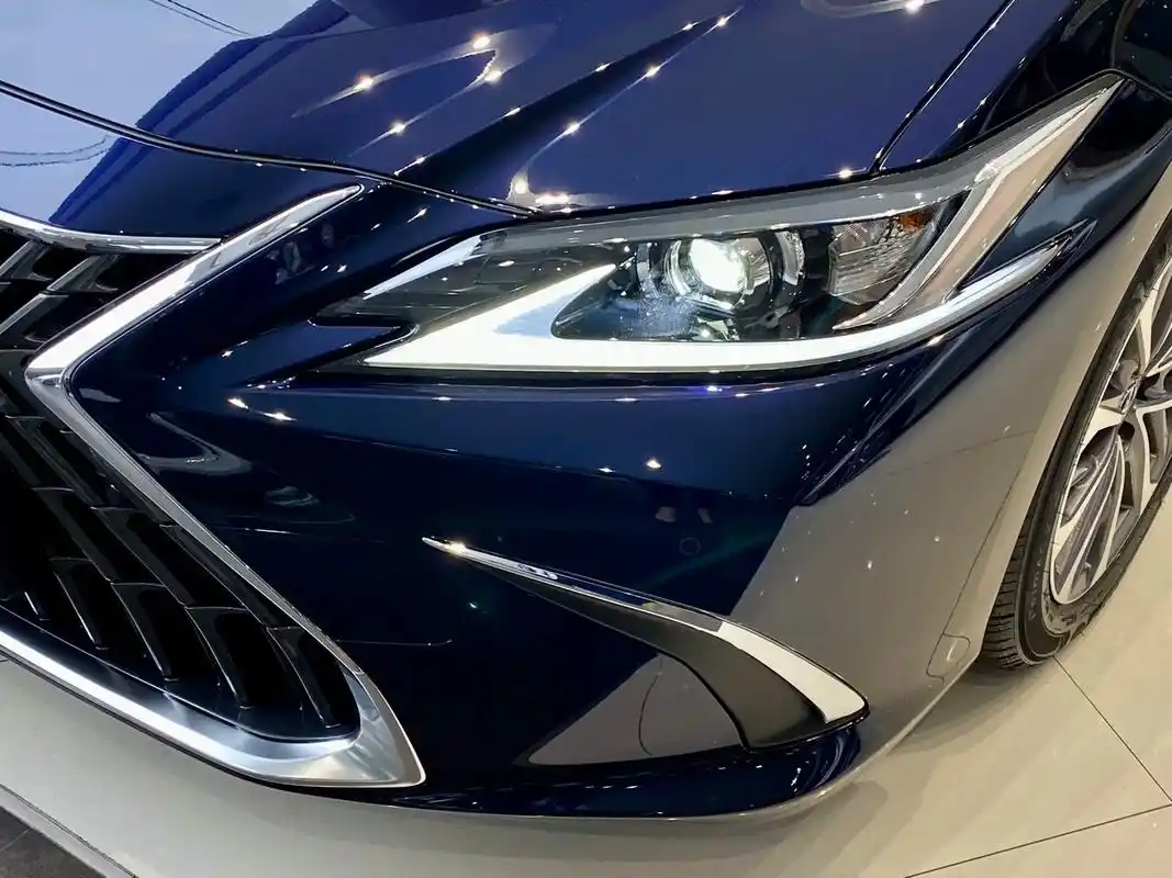 es300h 宝石蓝|秋山栗.是你的梦中情车嘛? #雷克萨斯 - 抖音