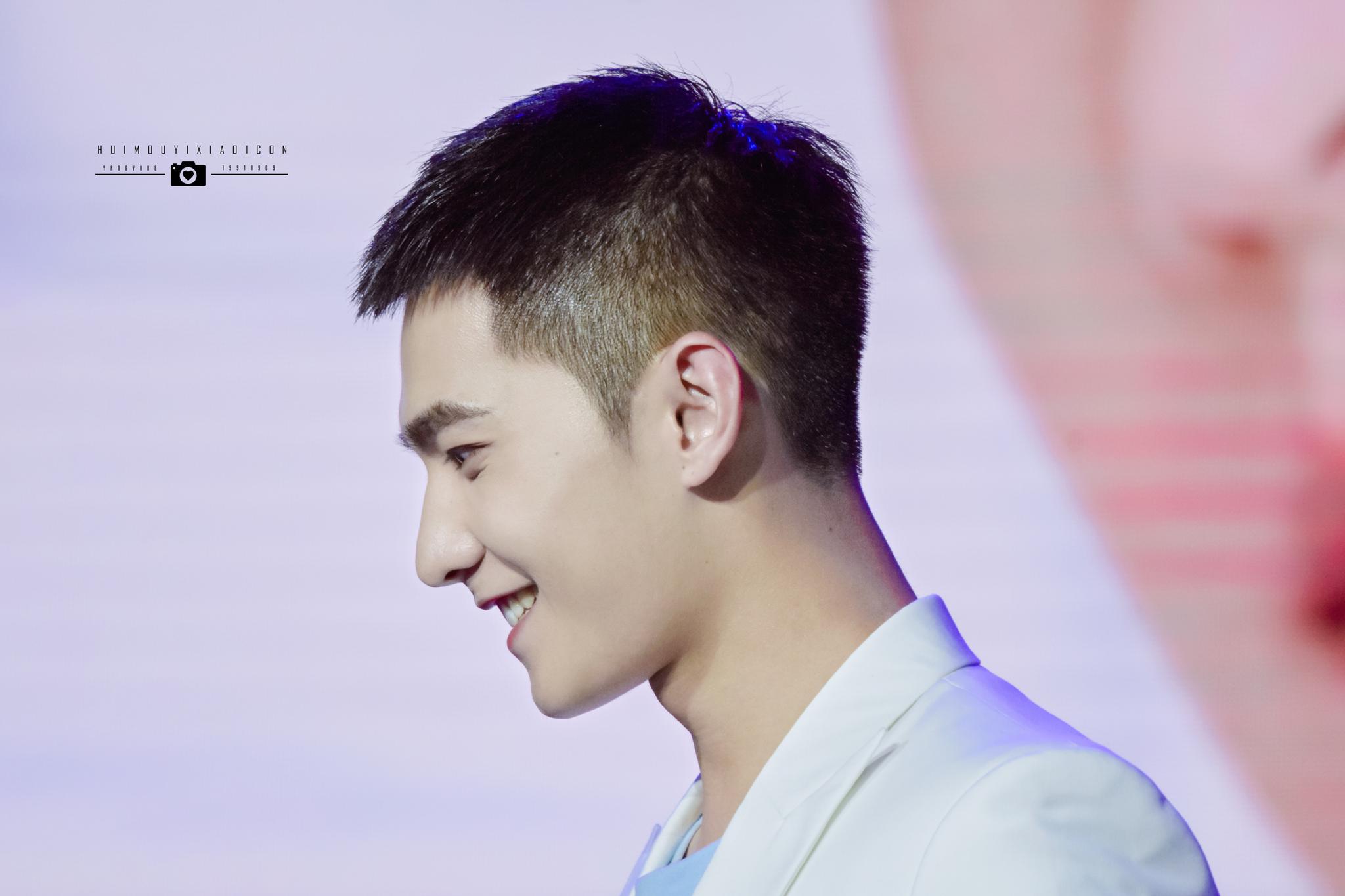 杨洋 67必须要有我们的侧颜一绝的咩咩啊,笑起来真的超迷人啊!