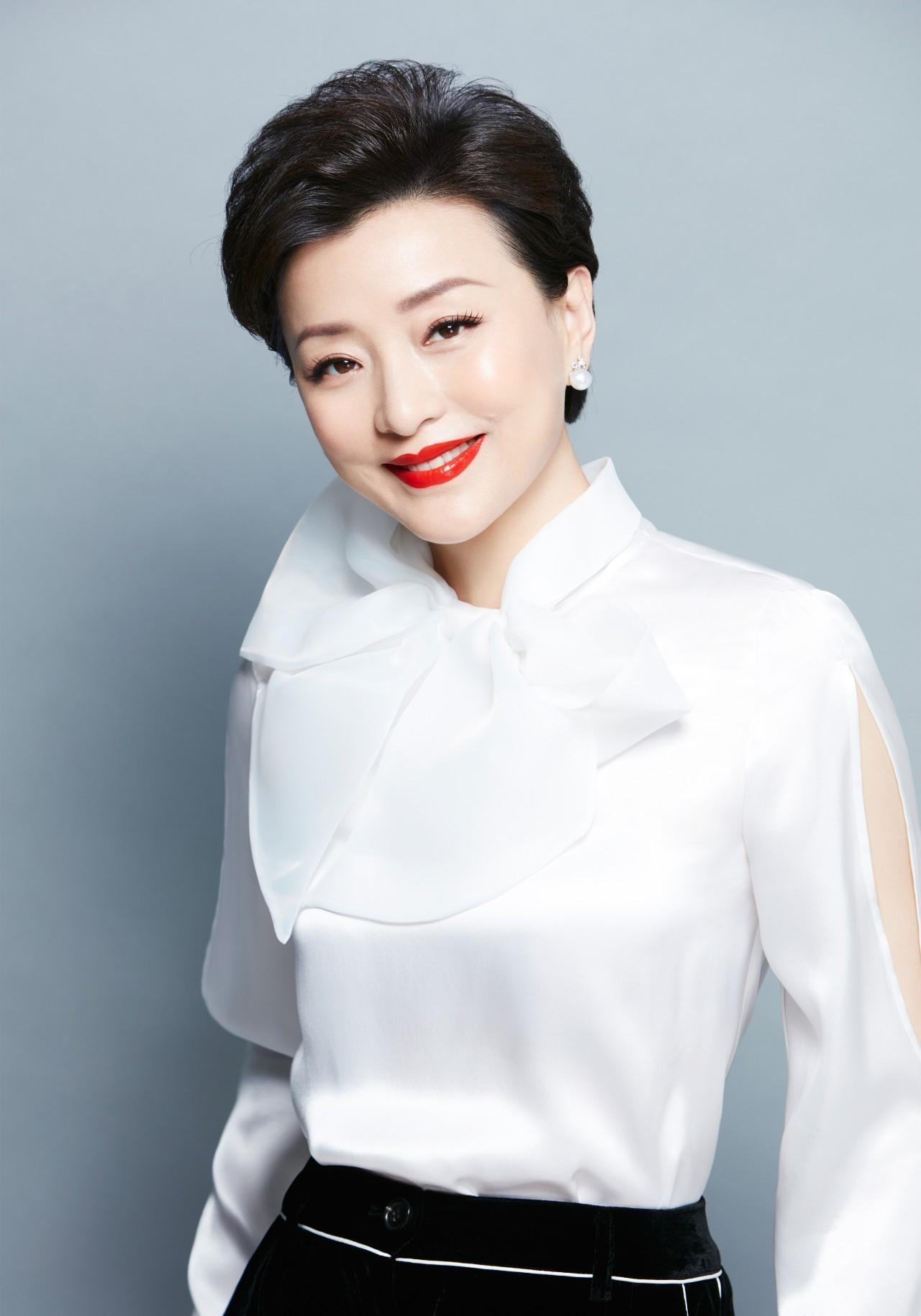 杨澜的睿智人生,和她生命中深爱的一个重要男人_谢国民_成功_电视