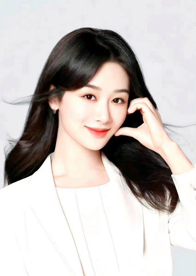 杨紫新代言物料来了,笑得好温柔呀!