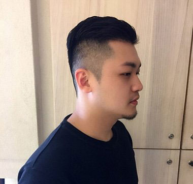 男生秃鬓角的发型