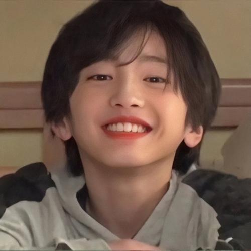 想求哈哈大笑的男生头像笑得浮夸笑得开心笑得眼睛眯成一条缝贼有感染