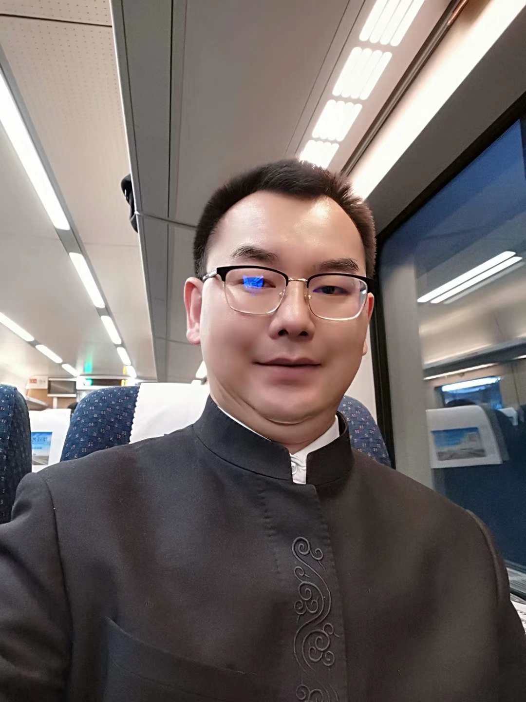 宋万欣37岁男汉族