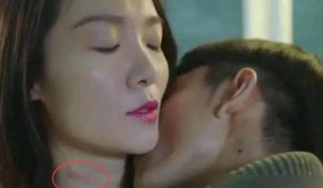 一次拍戏时,张一山和比自己大9岁的齐溪有场吻戏,情