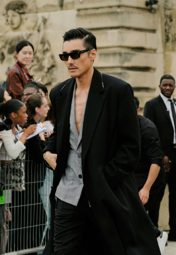 胡兵这身材不愧是首席超模#不是吧简单的西装也可以被驾驭的如此涤行