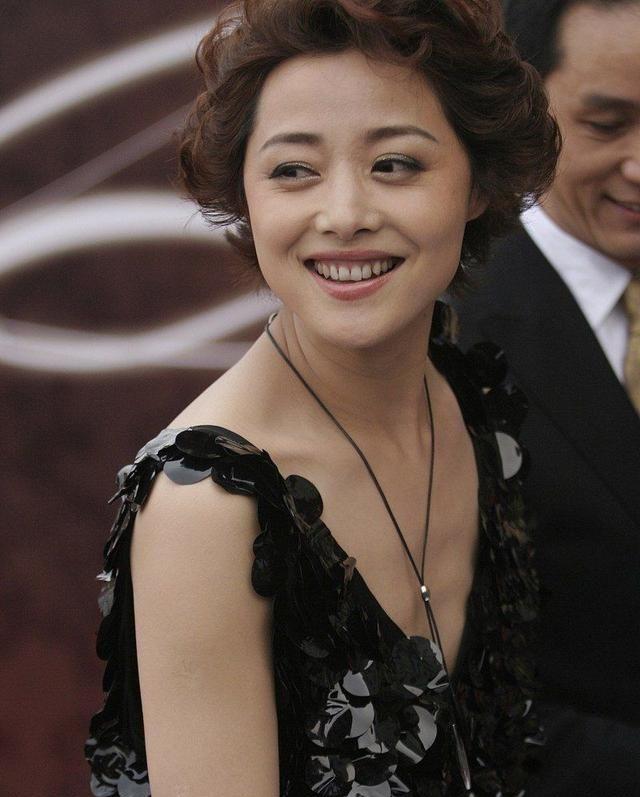 时尚如刘蓓时尚的身材看起来十分惊艳,瞬间隐藏真实年龄.