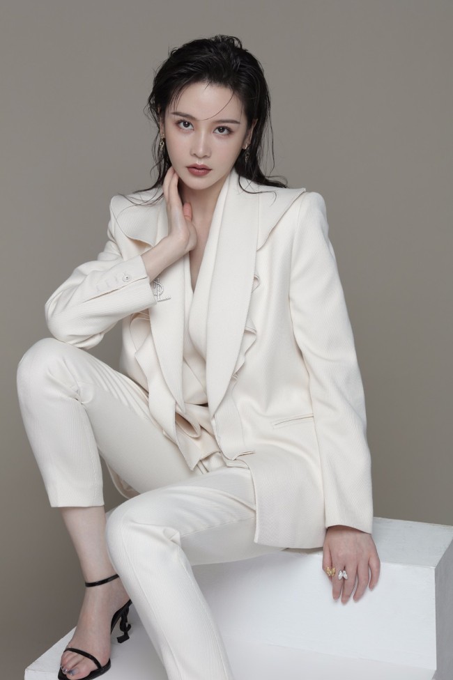 王晶监制超霸女郎邱意浓何浩文开启冒险之旅