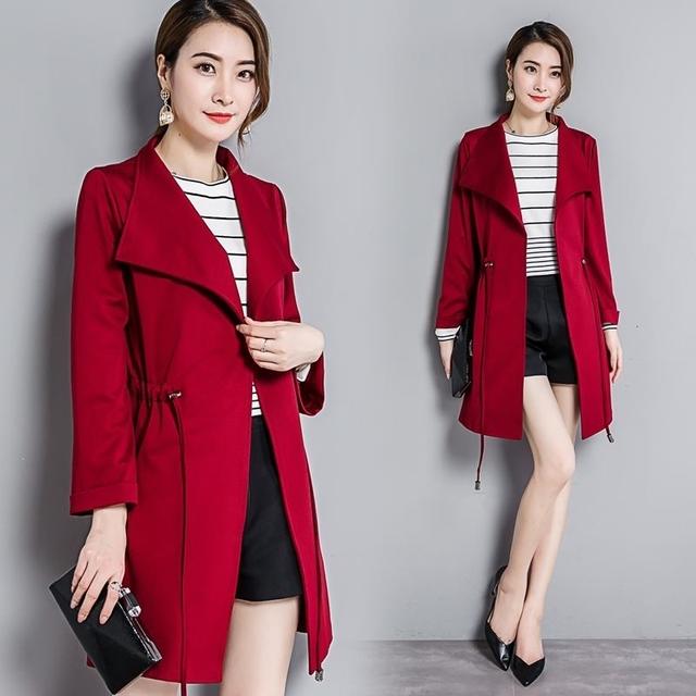 今年正流行春装风衣外套,20-40岁女人时髦有气质