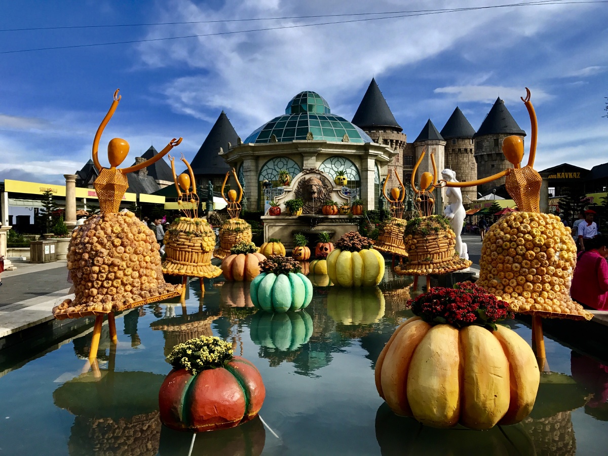 法国建筑别居一格,充满浪漫色彩,好像进入了童话的世界里