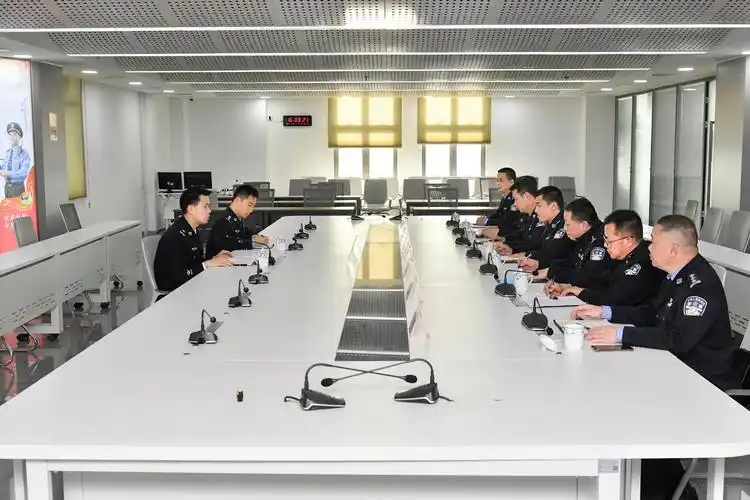 劳高进主持召开公安副局长座谈会 - 工作动态 - 广西梧州市公安局网站