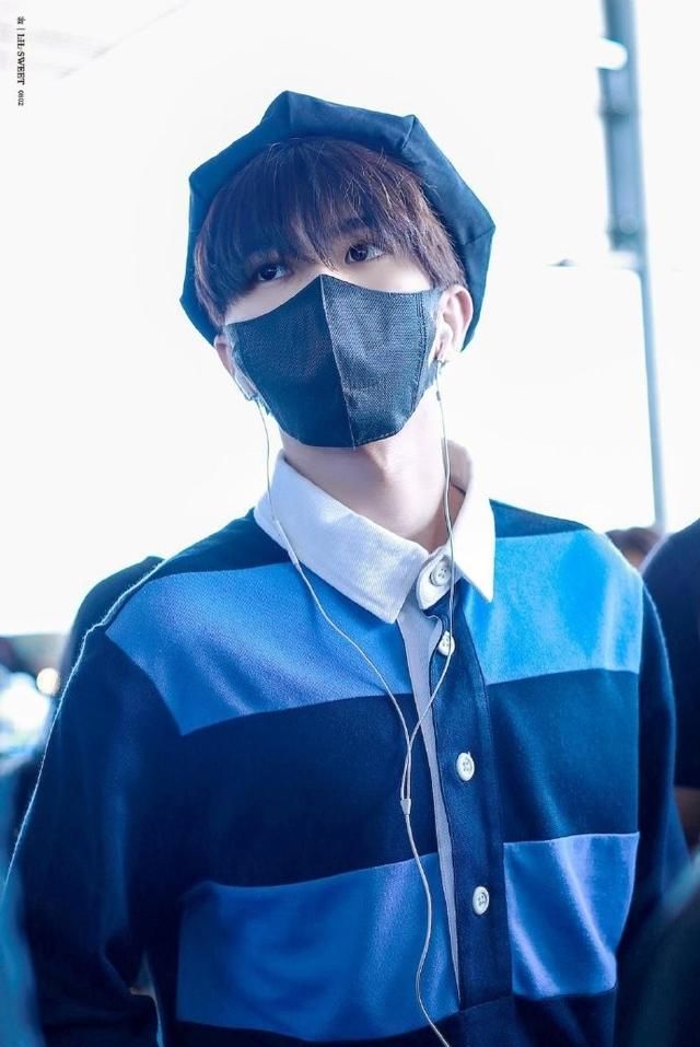 蔡徐坤头戴贝雷帽现身机场 这组图是不是很有少年感?