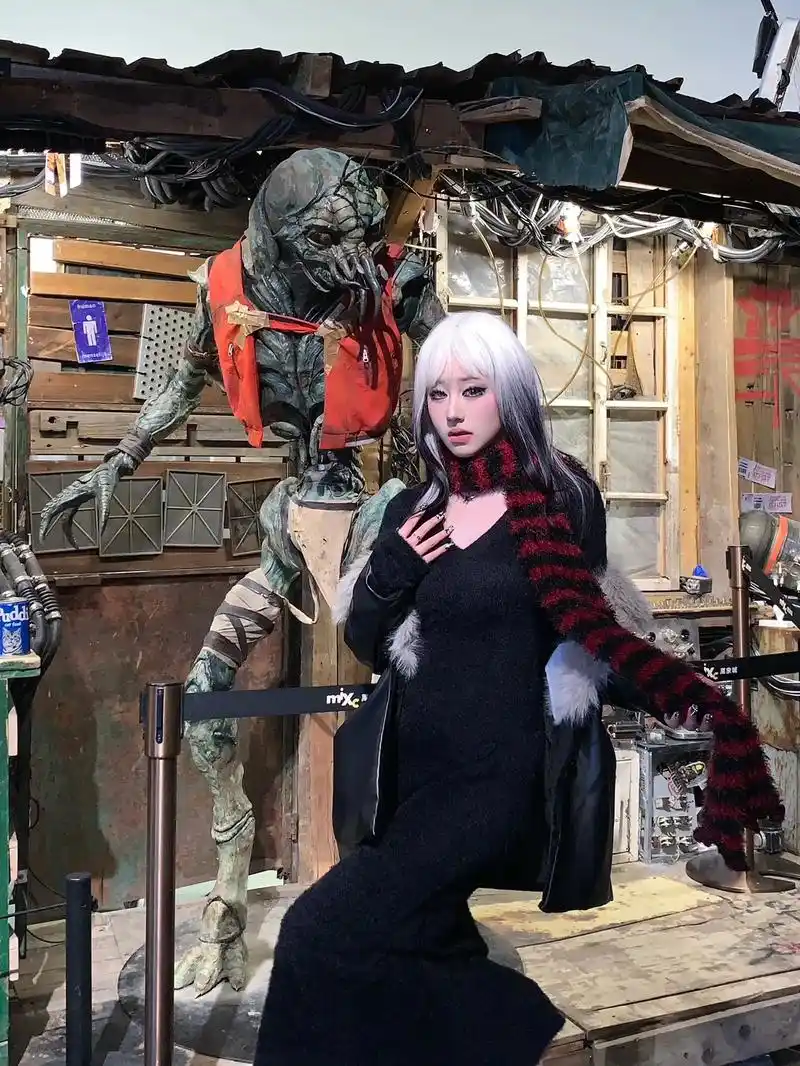 今天我是特务w #武汉惊现外星人 #看展 #分享照片 #赛博 - 抖音