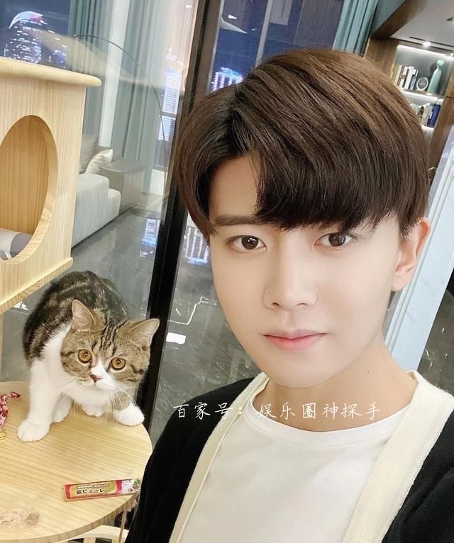 十八线男演员晒受伤照诉苦出演陈坤新剧青簪锁三千热映中