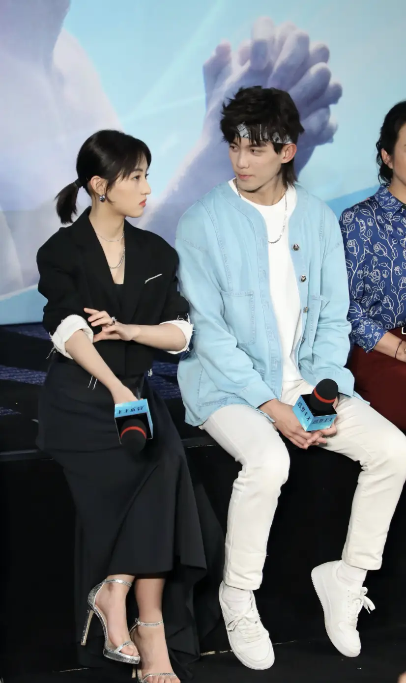 张子枫谈和吴磊感情戏:比较微妙,更像是好伙伴