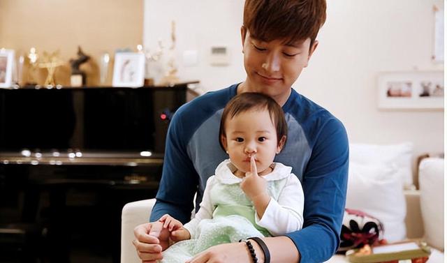 离谱!贾乃亮深夜带女人回家,新恋情疑似曝光,与李小璐复婚无望