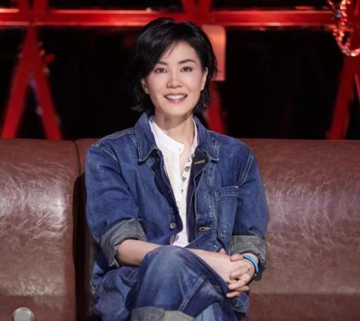 王菲挺大肚为男友庆生网友质疑其怀孕谢霆锋回应我就俩孩子