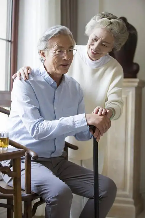 椅子,北京,中国,亚洲,连接,握,眼镜,休闲装,白色,站着,休闲,温暖,温馨