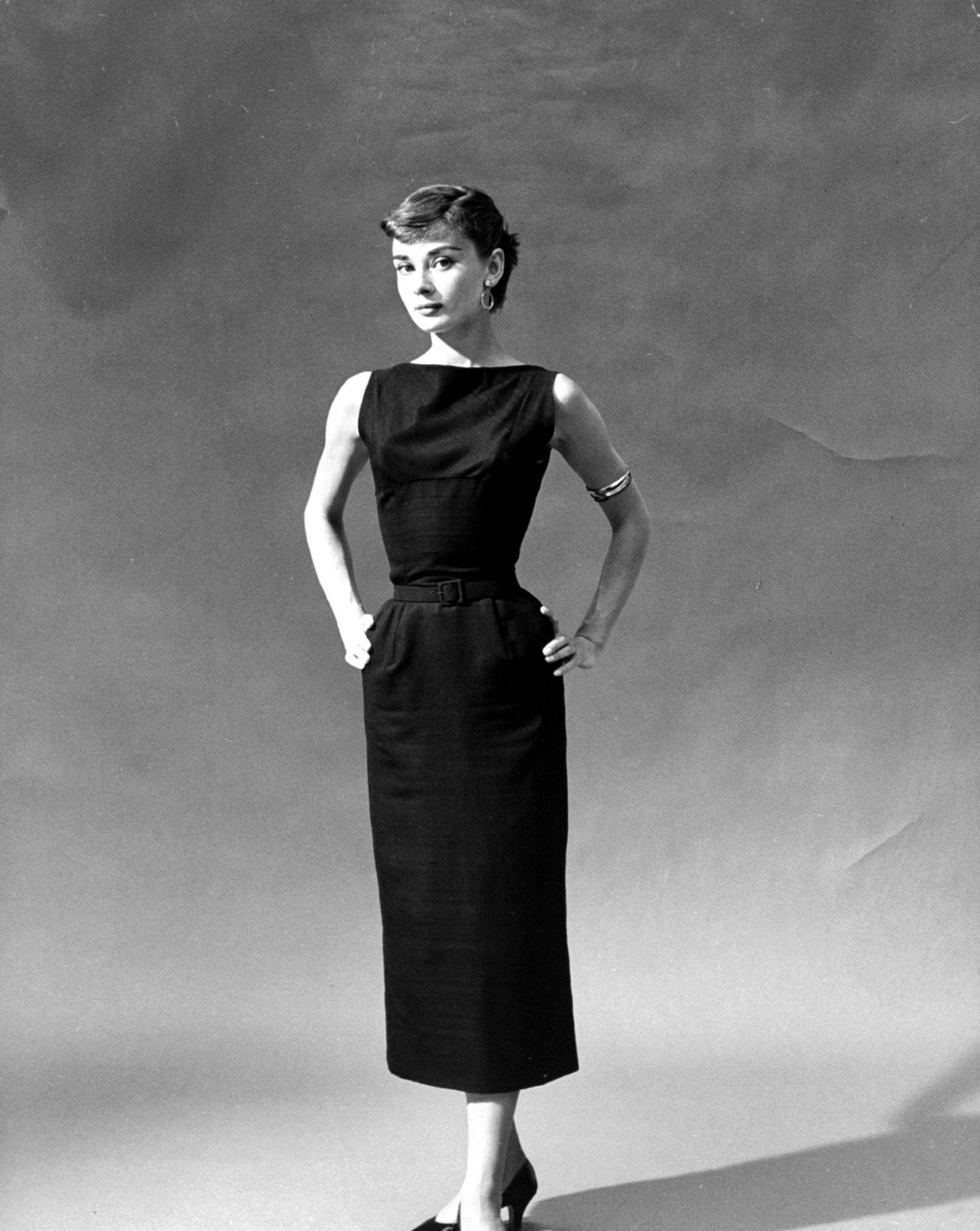 奥黛丽·赫本应该是穿小黑裙最优雅的女明星吧|黑裙|赫本|奥黛丽