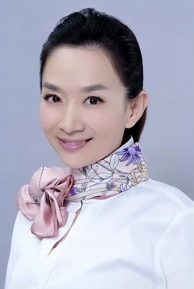 原创王芳嫁大15岁教授怀孕后坚持上班为家庭所做一切牺牲不后悔