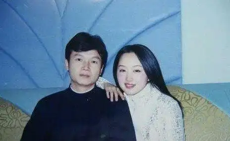 组图:42岁杨钰莹忆昔日恋情 与赖文峰旧照曝光